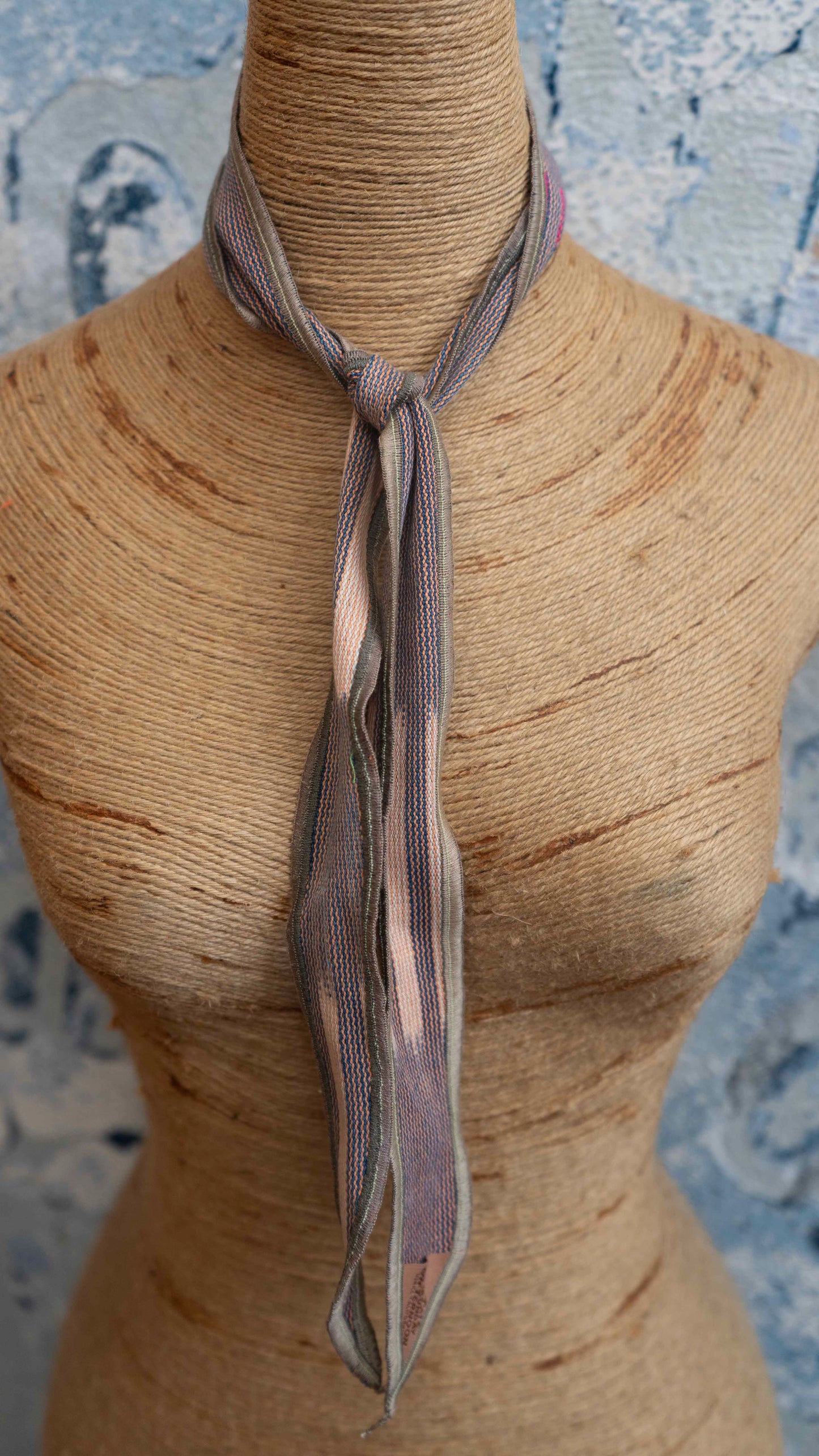 Arches Neck Scarf