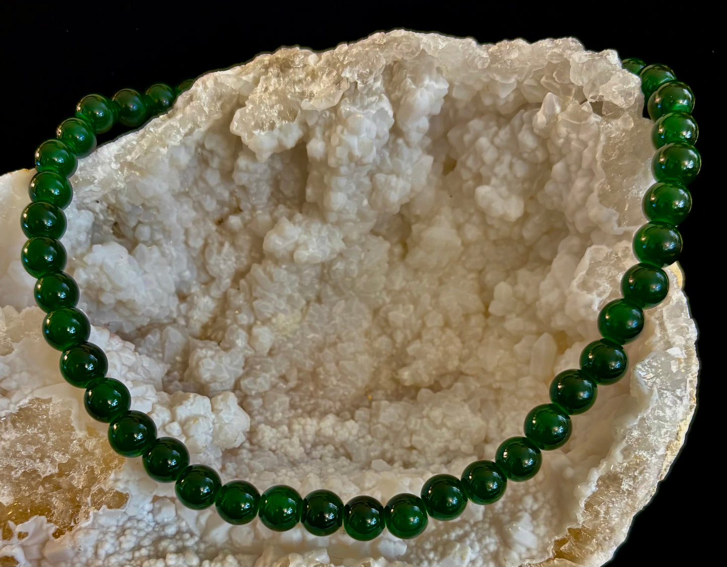Emerald Green 8mm Beaded Choker Necklace β Bold, Timeless & Vibrant πβ¨