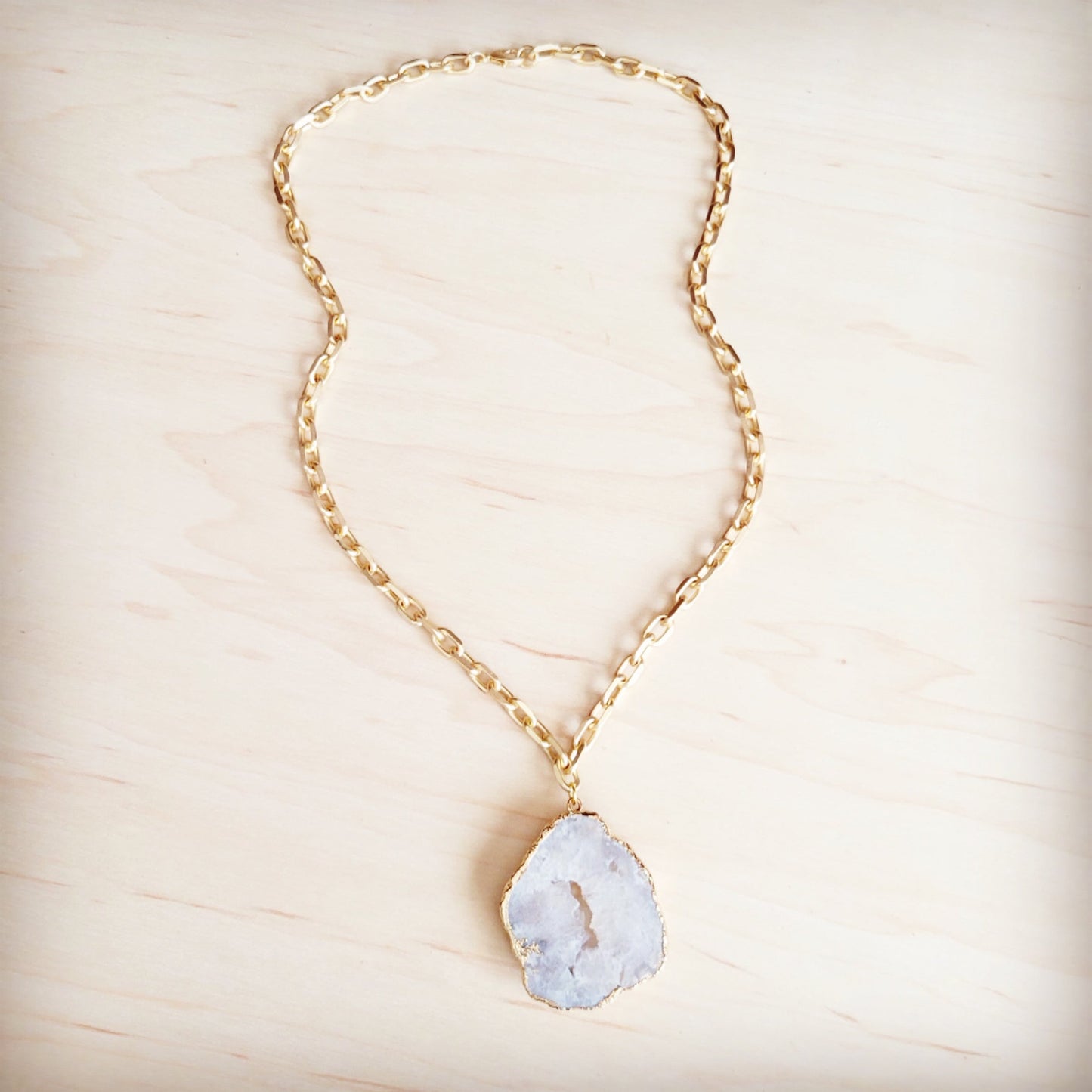**Matte Gold Gilded Agate Pendant on Gold Chain Necklace 257kl
