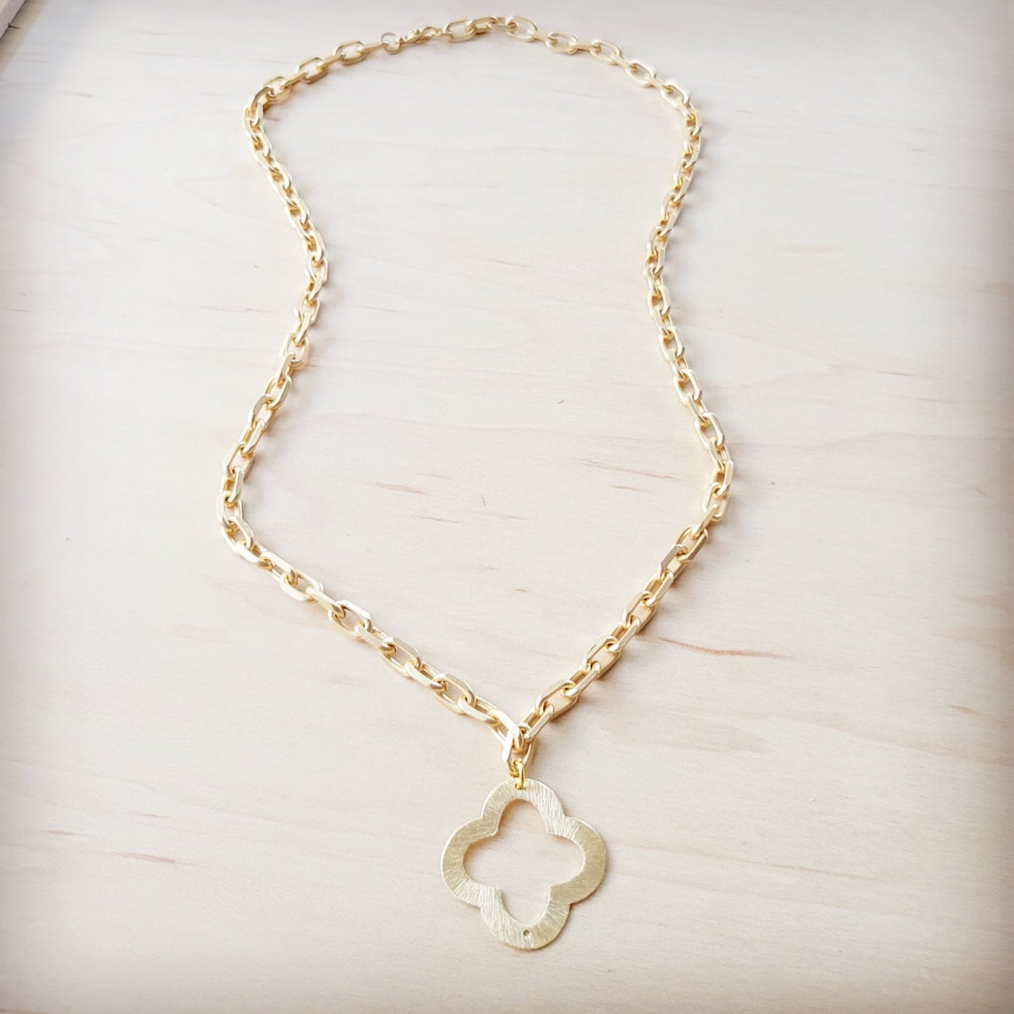 **Matte Gold Small Quatrefoil Pendant Necklace 257lh