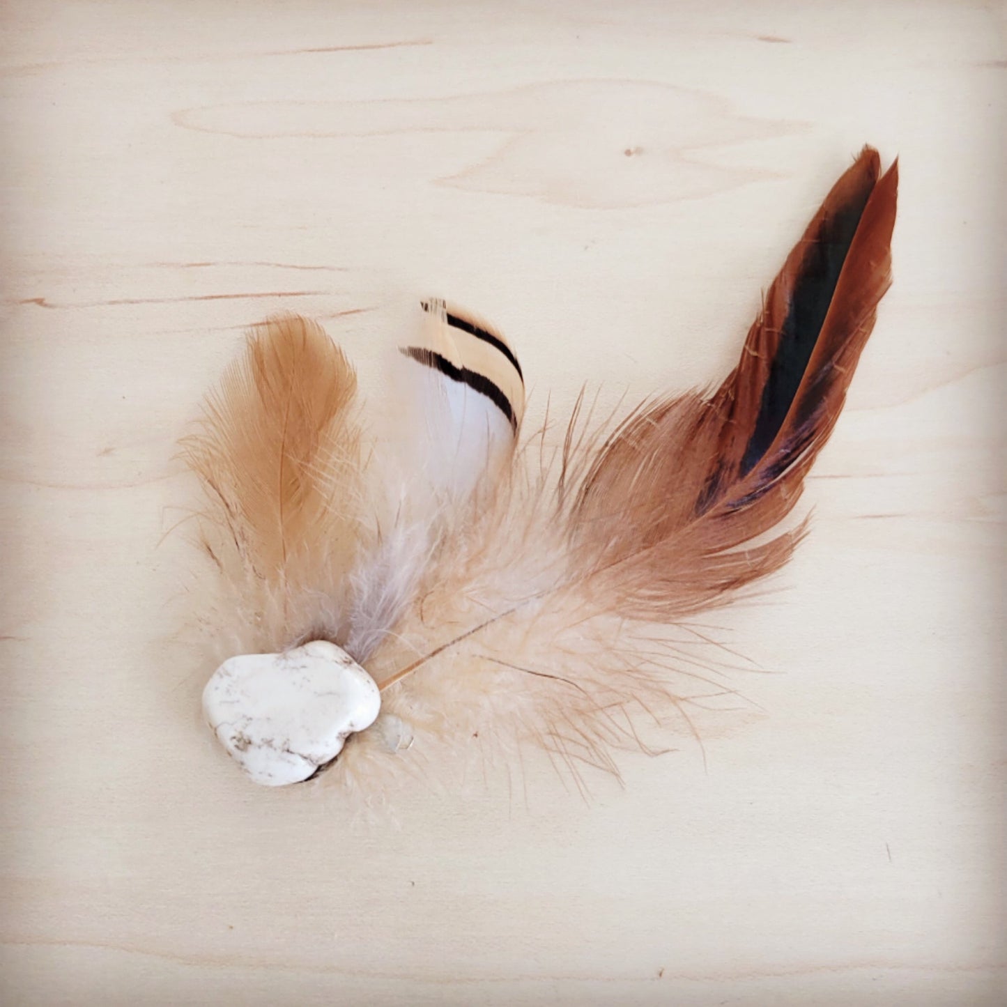 Clip-On Feather Hat Band-White Turq w/ Tan Feathers 954q