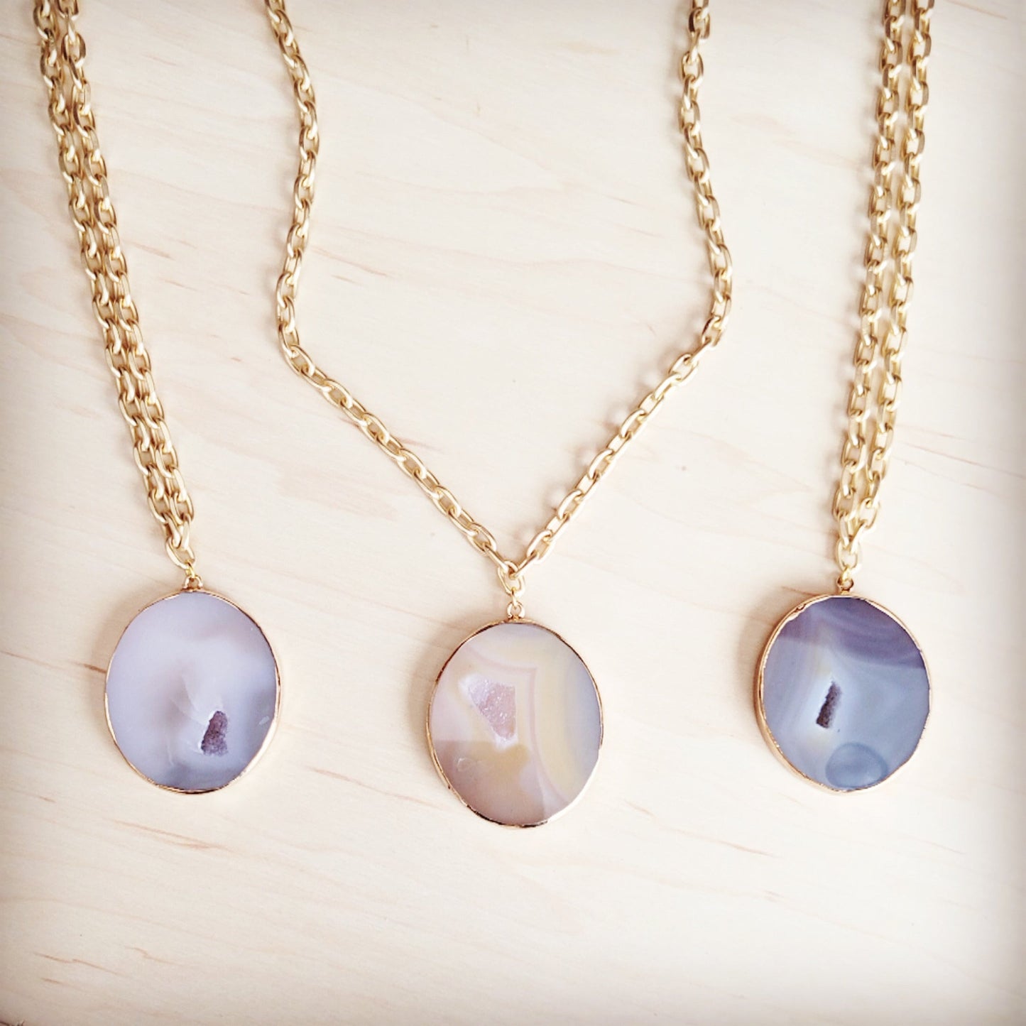 **Matte Gold Gilded Agate Pendant on Gold Chain Necklace 257kj