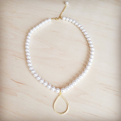 **Glass Pearl Collar Necklace w/ Gold Pendant 257kg