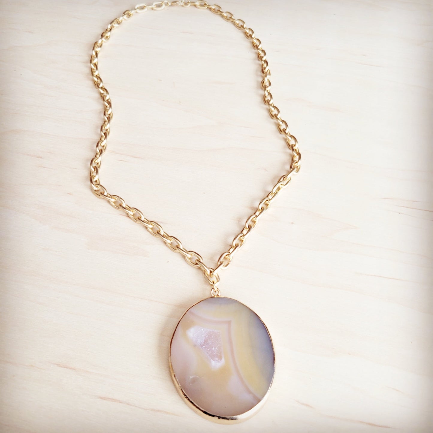 **Matte Gold Gilded Agate Pendant on Gold Chain Necklace 257kj