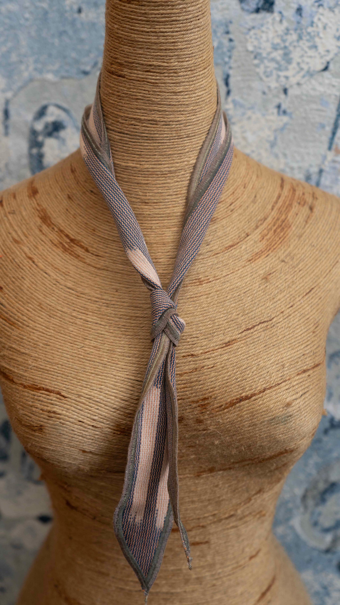 Arches Neck Scarf