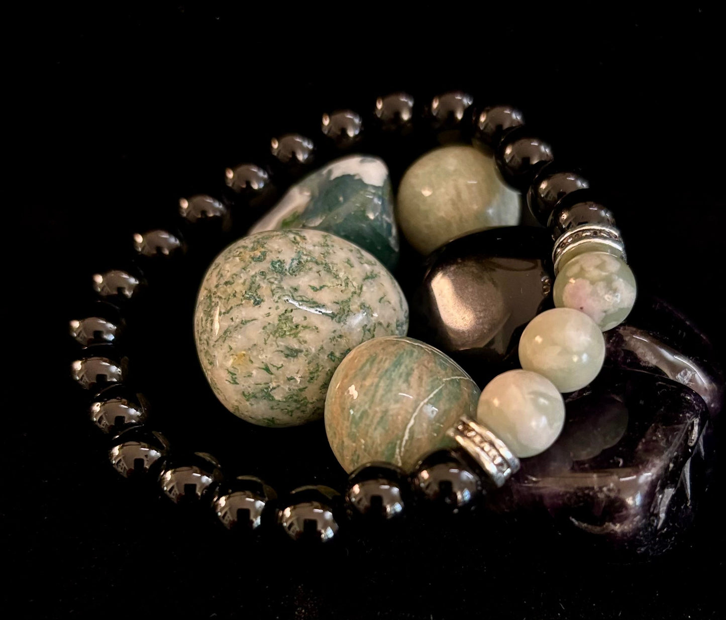 White-Grayish Green Natural Stone Stretchy Unisex Bracelet – Medium Wrists