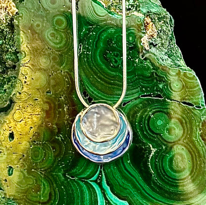 Coastal Glow Layered Shell Pendant Necklace – Gold or Silver Tone | Beach-Inspired Collarbone Necklace