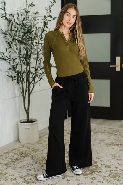 Lounge Line Wide Leg Sweats in Black