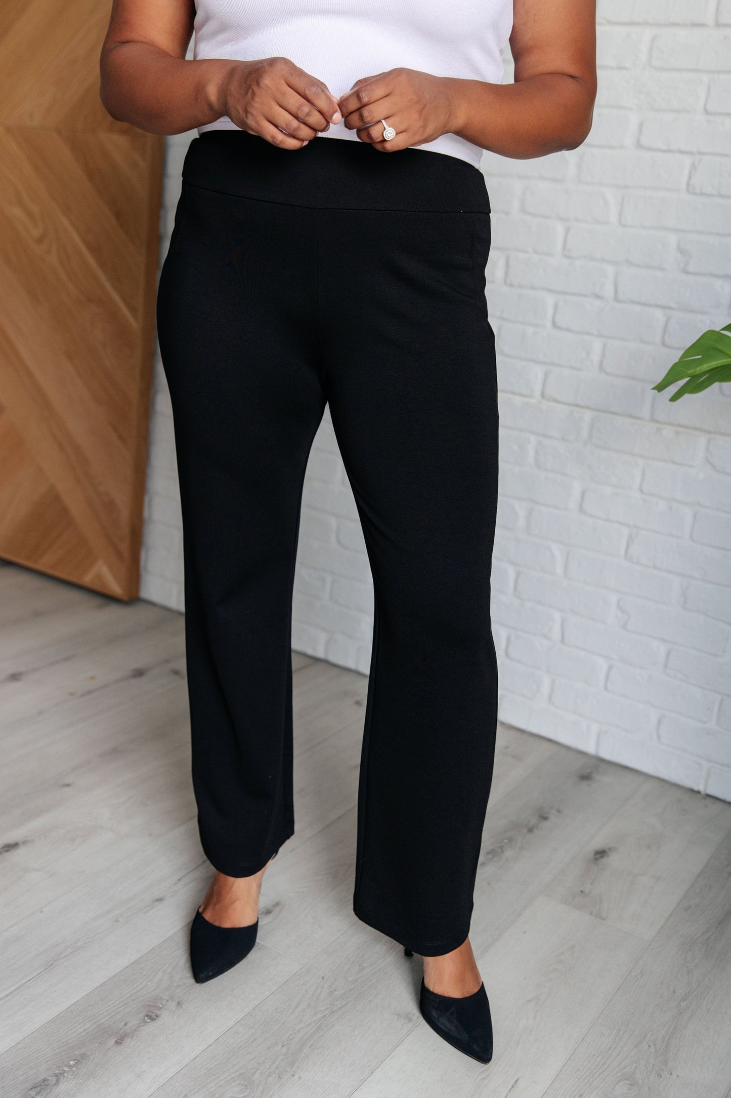 Magic Straight Pants in Black