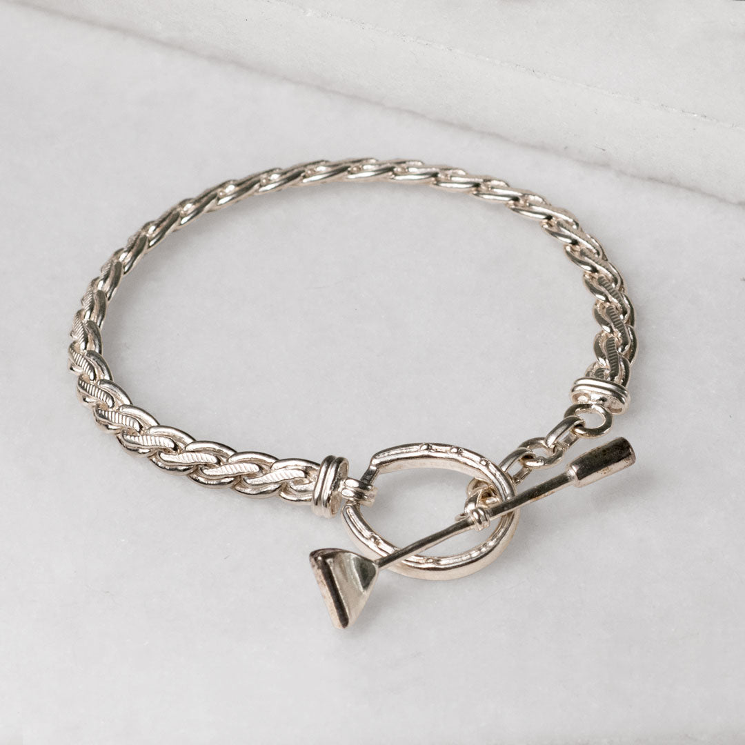 Luxe Horseshoe Clasp Bracelet in Silver