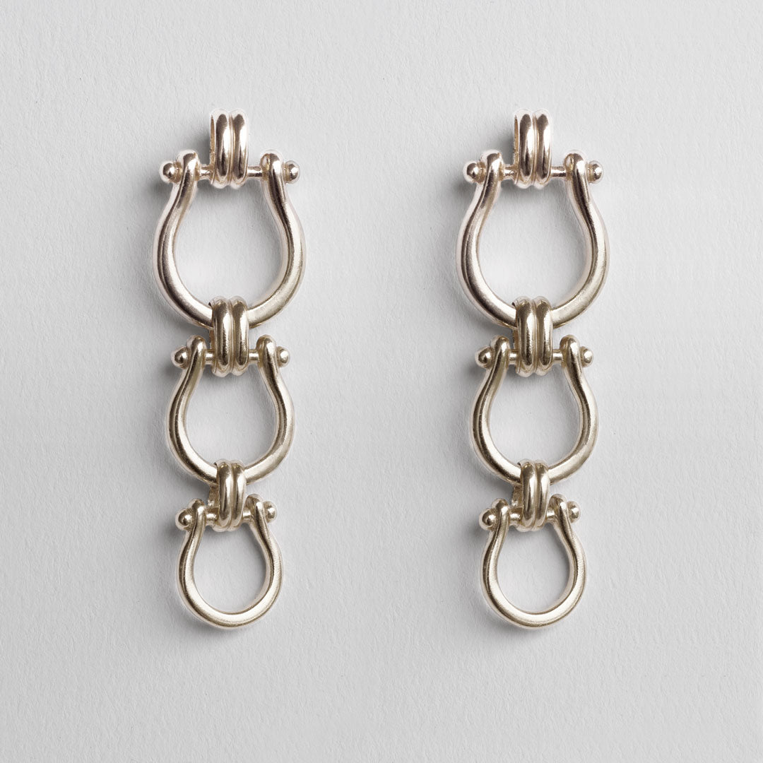 Chapelle - Horseshoe Link Earring in Silver