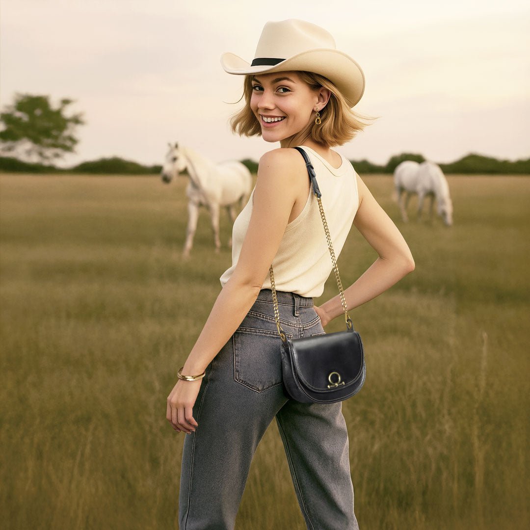 Cheyenne - Single Western Stirrup Necklace in Gold
