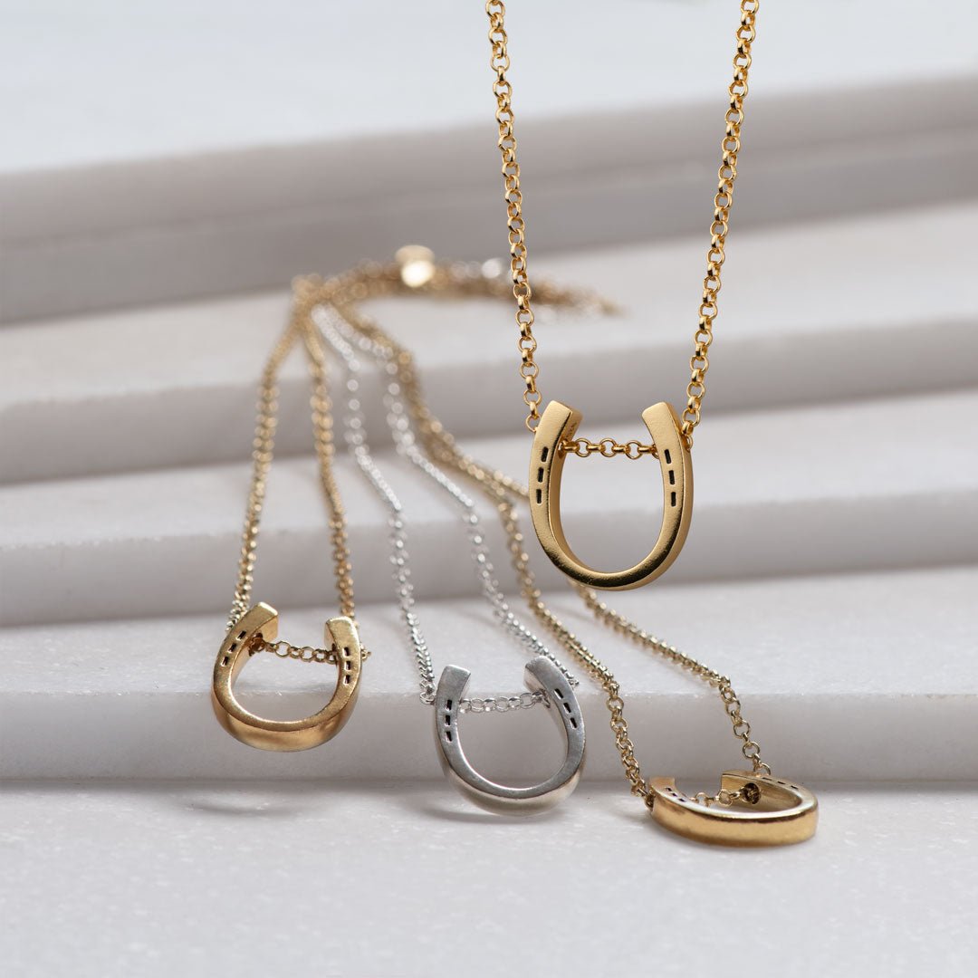 Classique - Equestrian Horseshoe Necklace in Gold