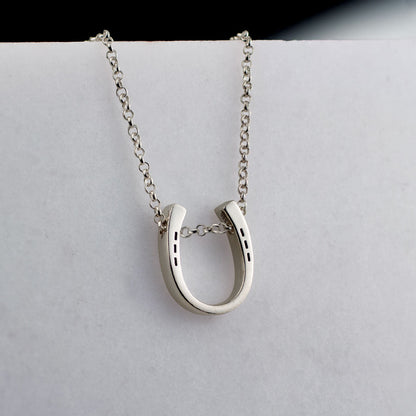 Classique - Equestrian Horseshoe Necklace in Silver