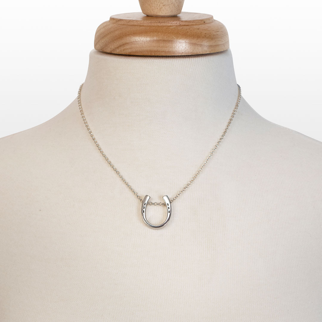 Classique - Equestrian Horseshoe Necklace in Silver