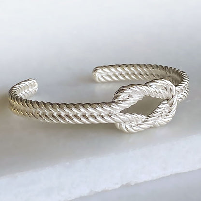 Lariat "Love Me Knot" - Twisted Rope Bracelet in Silver