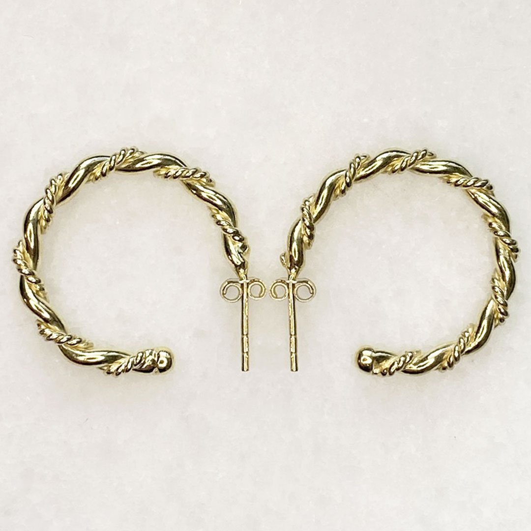 Lariat - Rope Twist Hoop Earring in Gold -Small