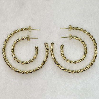 Lariat - Rope Twist Hoop Earring in Gold - Large