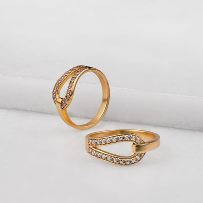 Levade - Moissanite Equestrian Horseshoe Ring in Gold