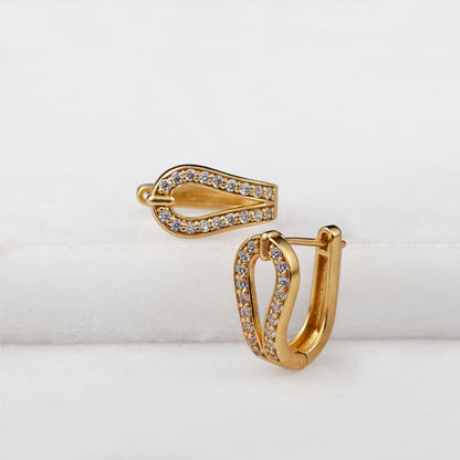 Levade -Moissanite Horseshoe Equestrian Necklace in Gold