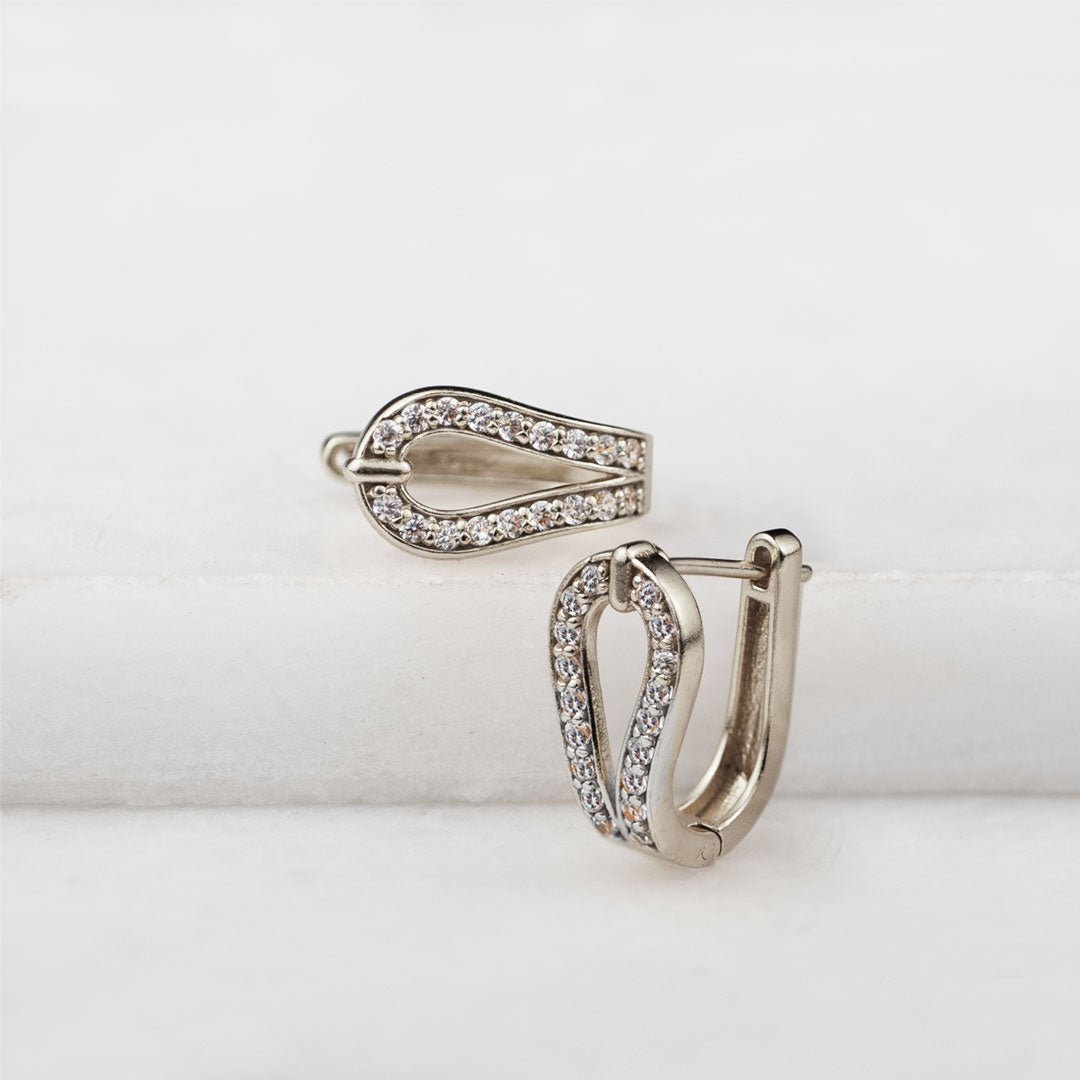 Levade -Moissanite Horseshoe Equestrian Necklace in Silver