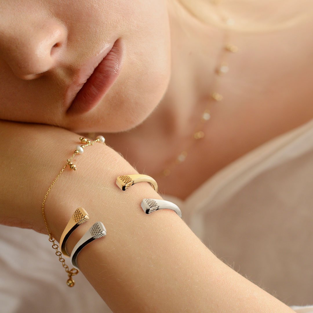 Lucky Nail - Blacksmith Horseshoe Cuff Bracelet in Gold